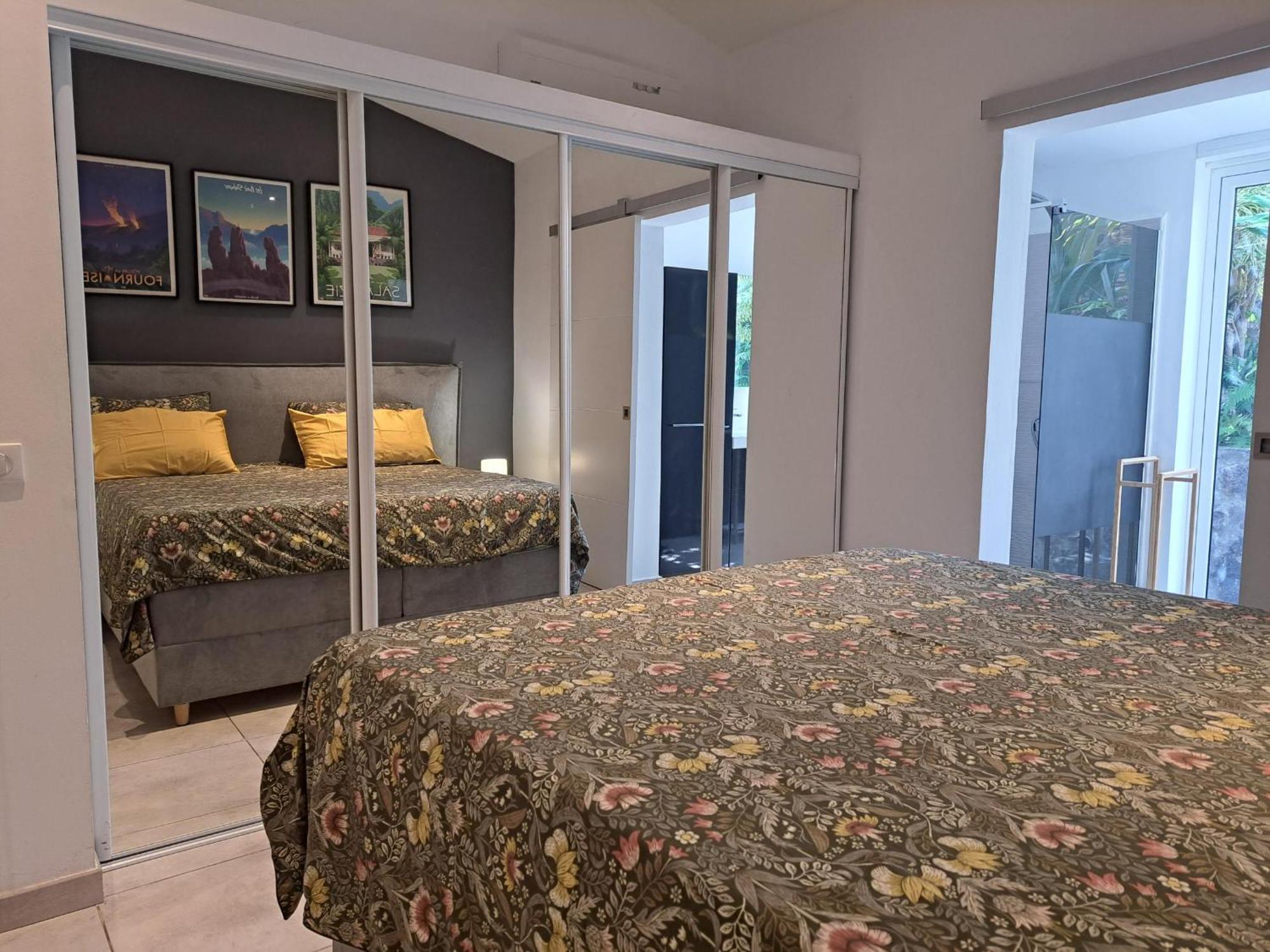 Villa Tropicale - Meuble De Tourisme 4 Etoiles Saint-Gilles-les-Bains Buitenkant foto